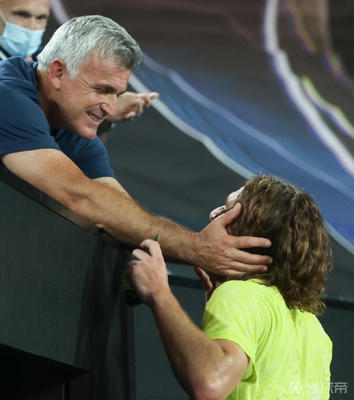 开云体育APP下载-美国网球队险胜英国网球队，西西帕斯一己之力扛起全队